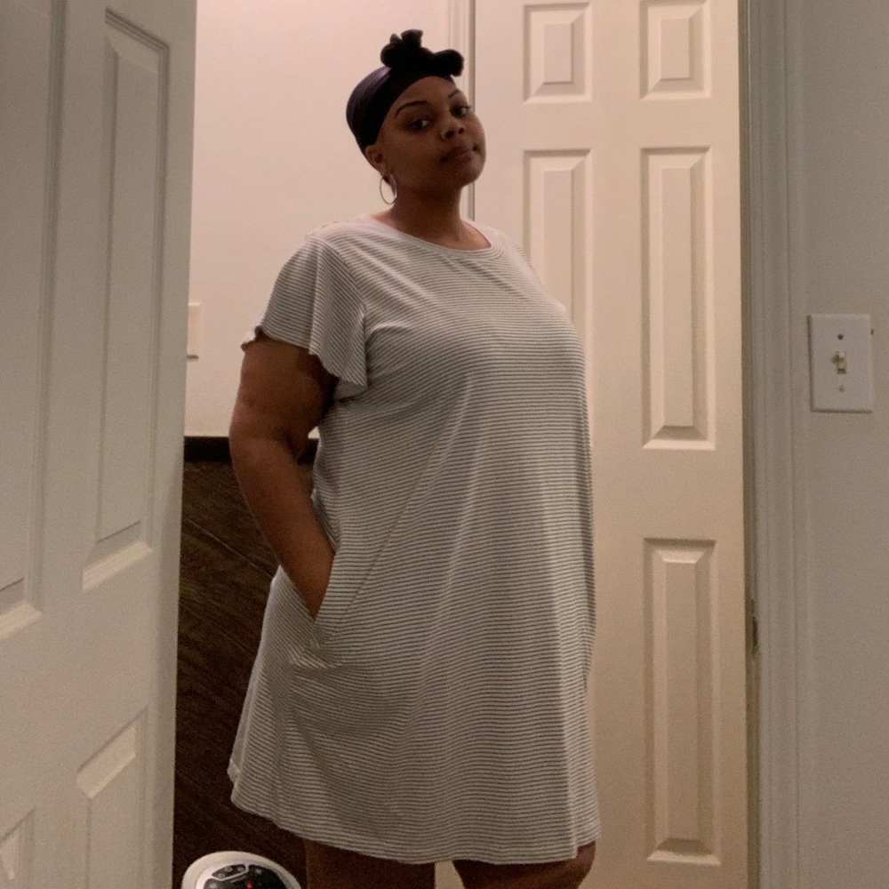 Knee length pocket dress